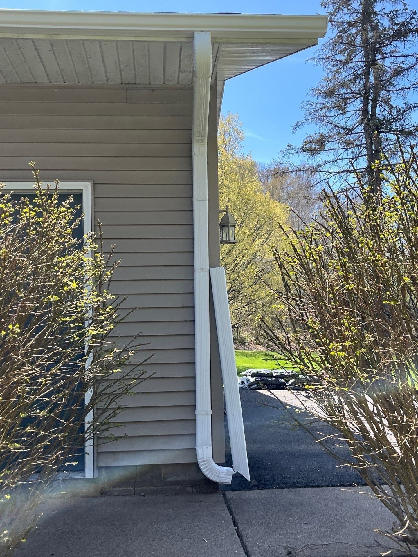Gallery photos for Seamless Gutter Installation Done Right in Glenwood: Image #1