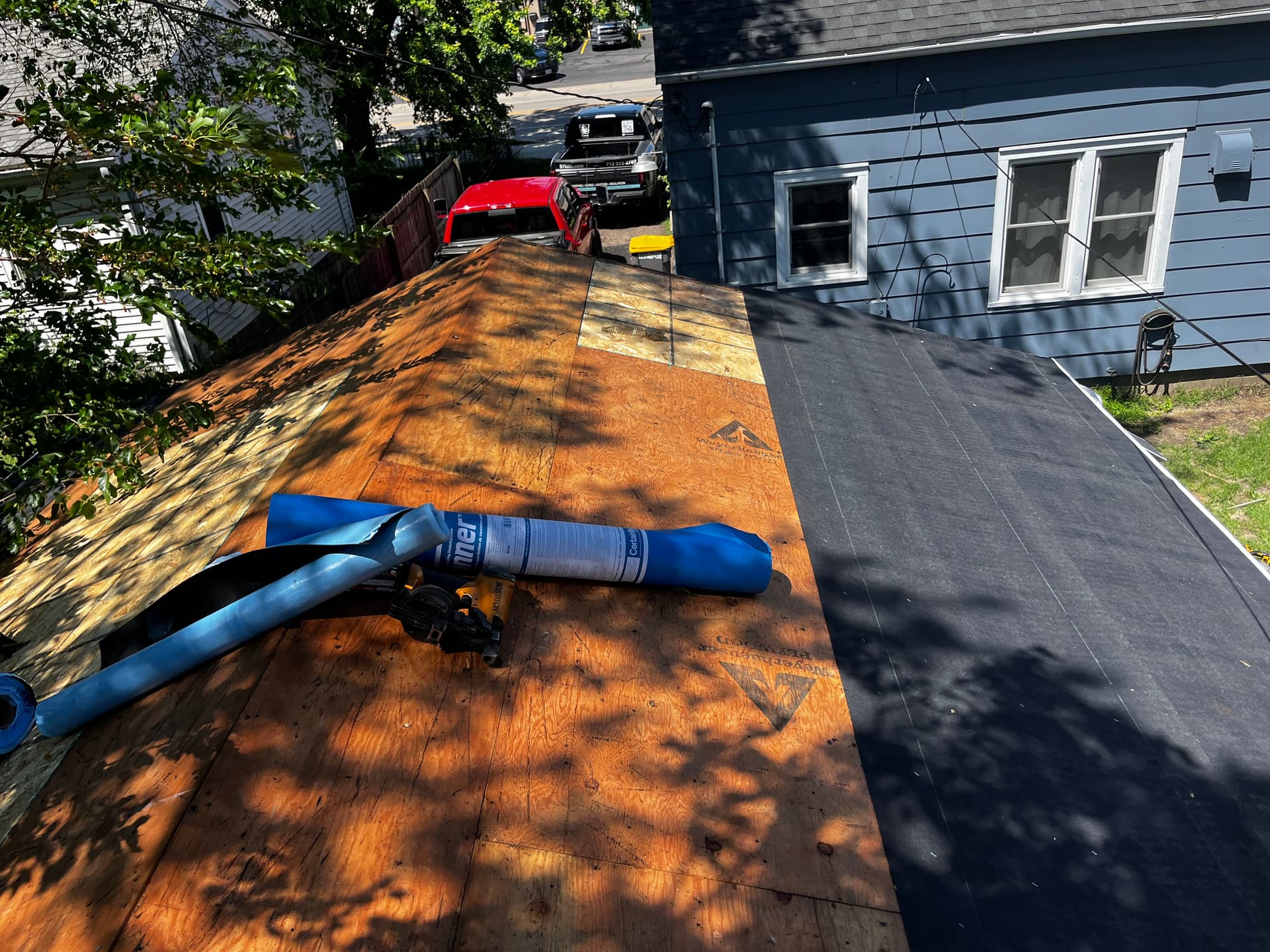 Gallery photos for Moss-Covered Garage Roof Gets a Full Replacement with CertainTeed NorthGate: Image #1