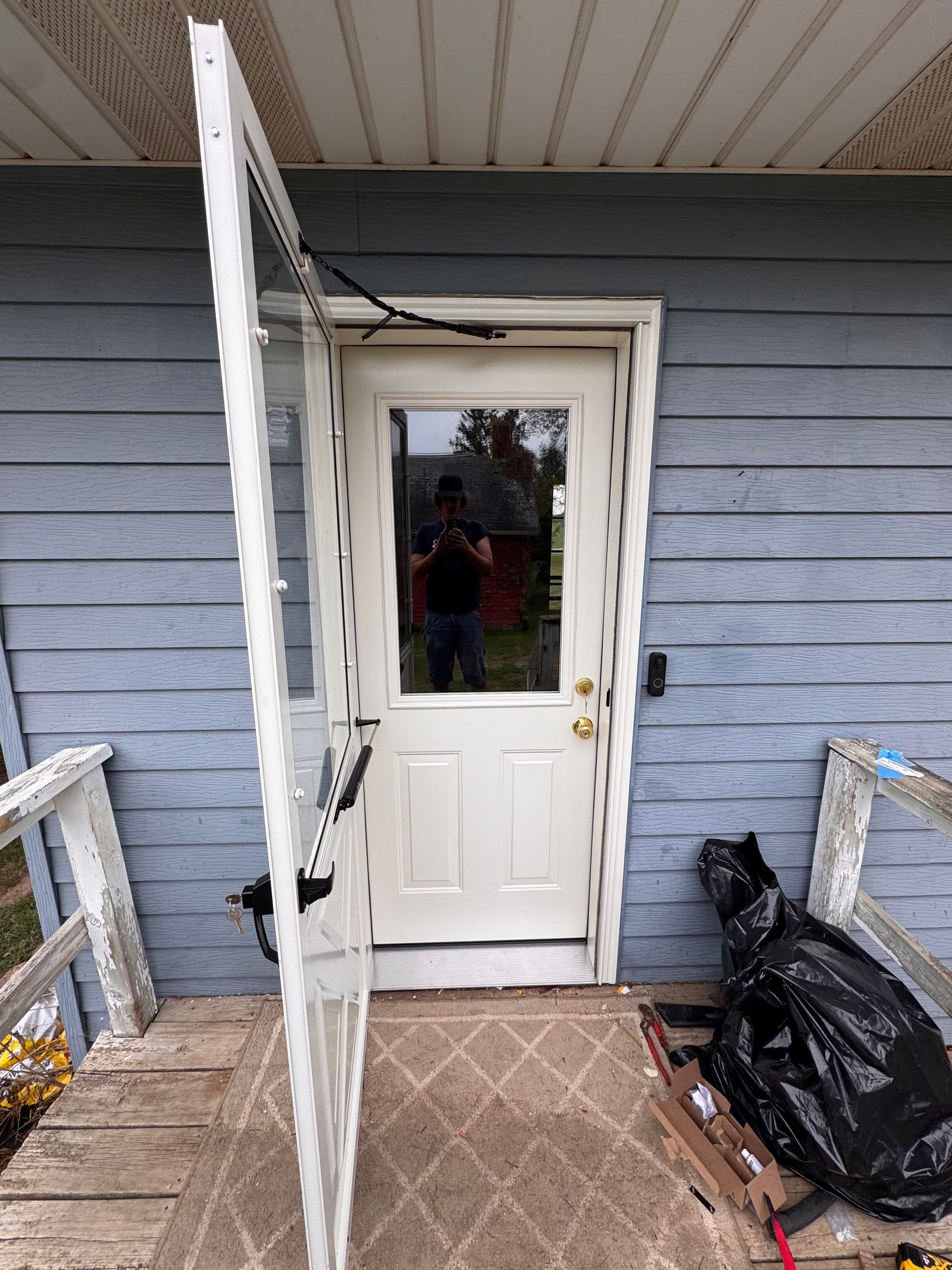 Gallery photos for Worn-Out Entry Door Replaced with ProVia Legacy System: Image #1