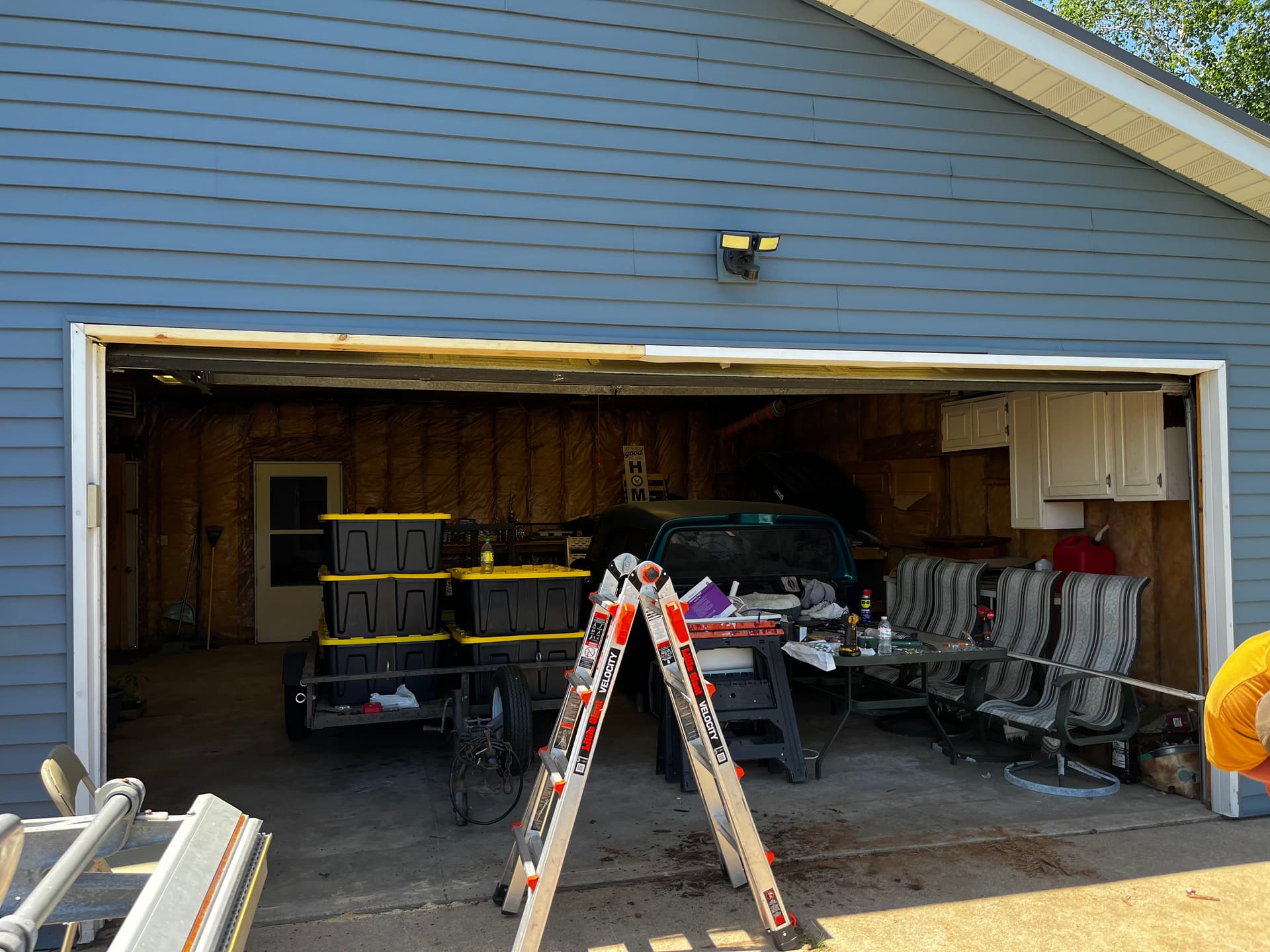 Gallery photos for Garage Fascia Rot and Wind-Damaged Siding Fixed Right: Image #1