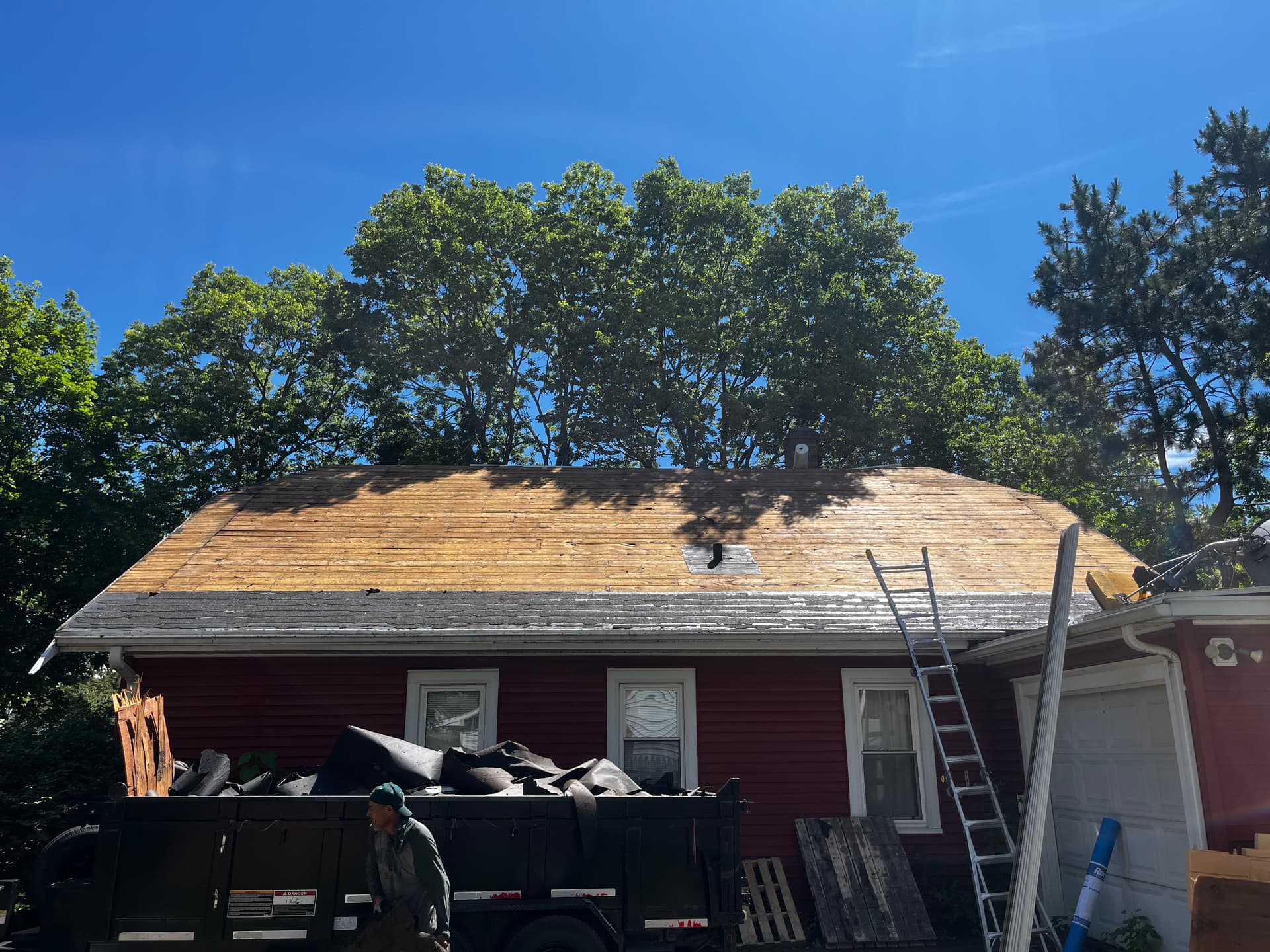 Gallery photos for Granule Loss Stopped Cold With a Full Roof Replacement: Image #2