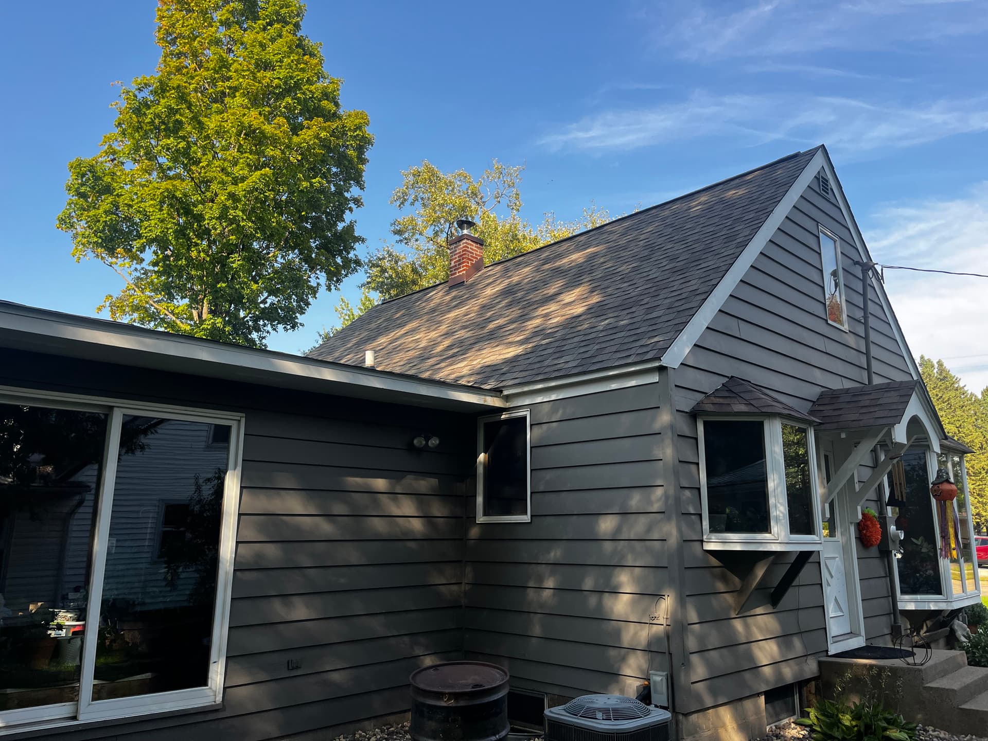 Gallery photos for Transforming a Damaged Roof into an Elegant Finish: Image #3